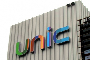 Ons-UniC-gebouw-2-logo